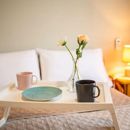 Apartment Seaside Family Haven - Avia's Spacious Getaway *