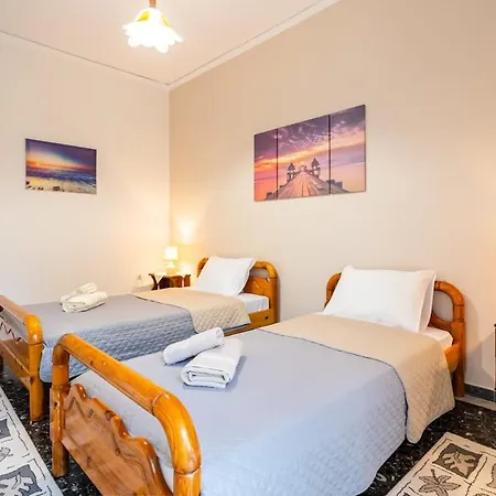 Seaside Family Haven - Avia's Spacious Getaway Apartment