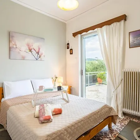 Seaside Family Haven - Avia's Spacious Getaway Avia