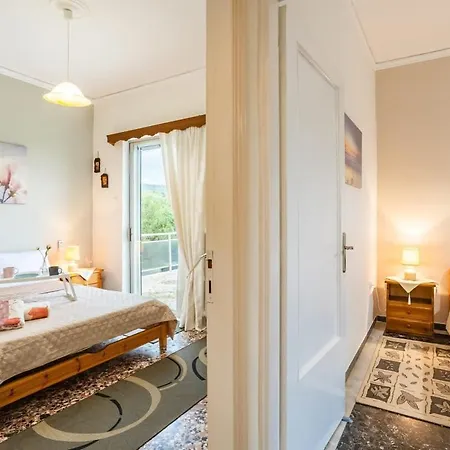 Apartment Seaside Family Haven - Avia's Spacious Getaway Avia