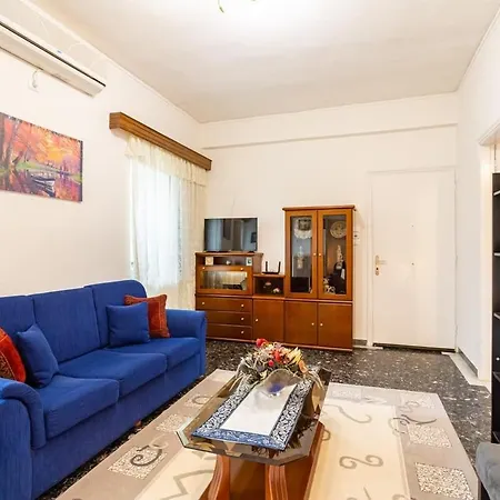 Apartment Seaside Family Haven - Avia's Spacious Getaway *